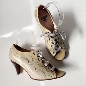 John Fluevog Grey Bone Teapot Yunnan Shoes Heel Bridal Wedding‎ Pumps Size 6.5